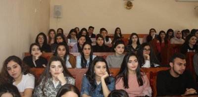 İslamşünas alim Bakı Slavyan Universitetində mühazirə oxuyub