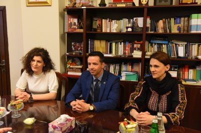 ADU-nun rektoru Rumıniyanın Piteşti Universitetinin nümayəndələri ilə görüşüb