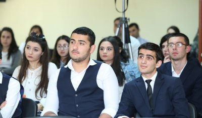 Azərbaycan İlahiyyat İnstitutunda yazıçılarla görüş keçirilib