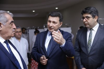 Azərbaycan Tibb Universitetinin rektoru imtahanların gedişatını izləyib