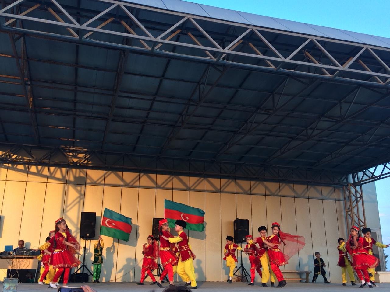 Sumqayıt bulvarında “Dostluq” mədəniyyət evi və “Gənclik” klubu konsert proqramı təşkil edib