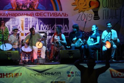 “Rövşən” ritm qrupu Samarada keçirilən 15-ci Beynəlxalq ritm festivalında uğurla çıxış edib