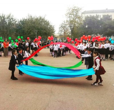 Sabirabad rayon 1 saylı tam orta məktəbində Dövlət Bayrağı”gününə həsr olunmuş musiqili bayram tədbiri keçirildi