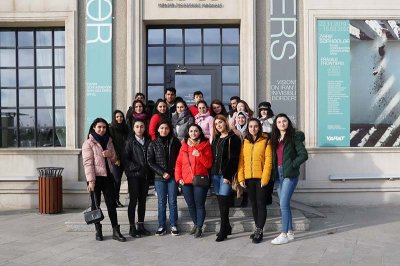 Azərbaycan Universitetinin tələbələri “Zərif sərhədlər” sərgisində olubla Azərbaycan Universitetinin tələbələri “Zərif sərhədlər” sərgisində olubla