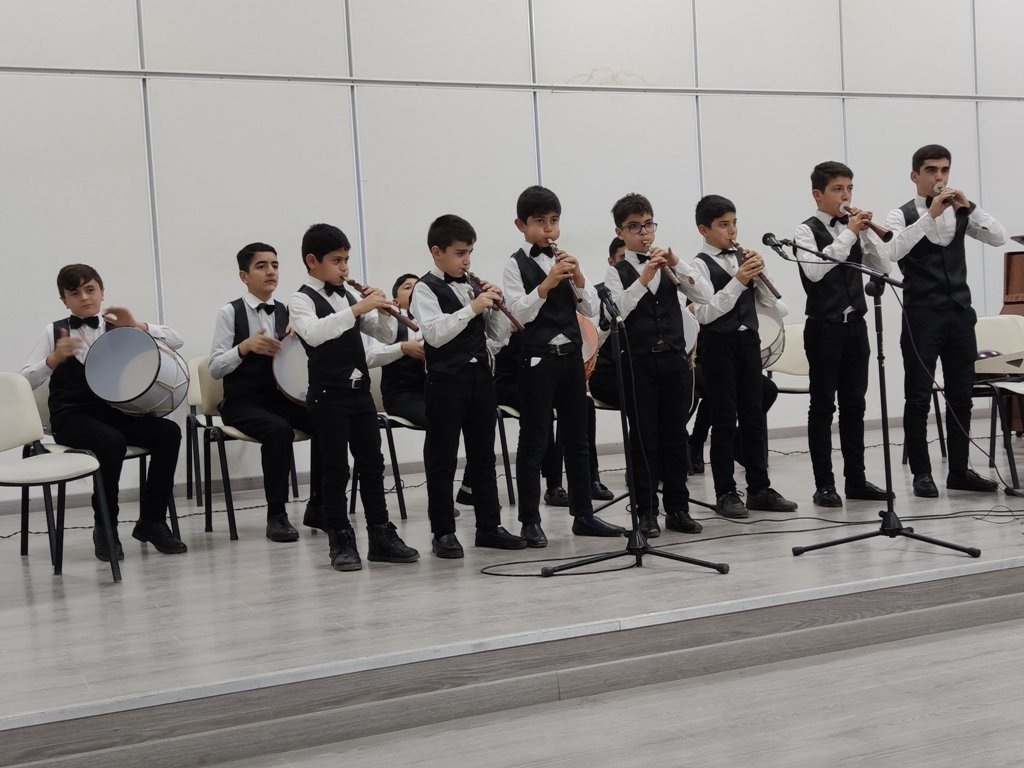 Abşeron rayon Xırdalan şəhər 11 illik musiqi məktəbində regionlararası dost ...
