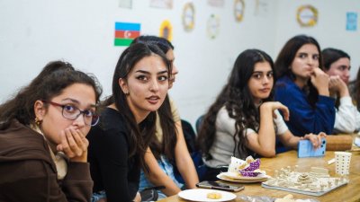 “Memarın Emosional İntellekti” Layihəsi: Gənclərin Duyğusal Fərqindəliyinə Yönəlik Uğurlu Addım