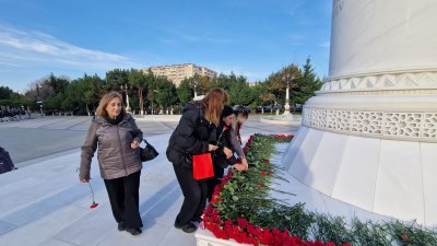 Polimer Materialları İnstitutunda Ümummilli Lider Heydər Əliyevin  anım gününə həsr olunan iclas keçirilib