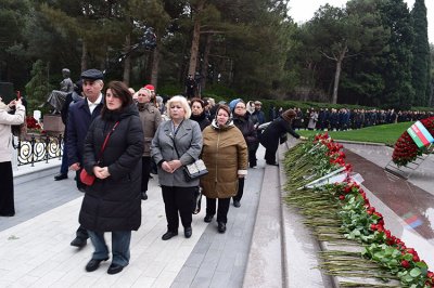 Botanika İnstitutunda Ulu Öndər Heydər Əliyevin anım gününə həsr olunmuş tədbir keçirilib 