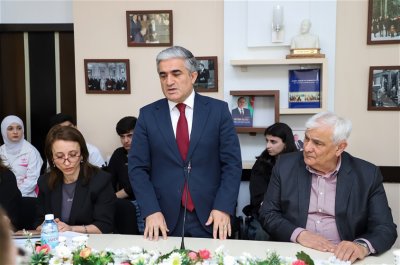 ADU-da “Vətən müharibəsi tarixi. Şəxsiyyət faktoru” adlı kitabın fransız və urdu dillərində tərcümələrinin təqdimatı olub