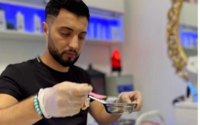 Bakıda şok! Bərbər kosmetoloq adı ilə klinikada  işləyir?  —   FOTOLAR 