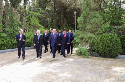 Beynəlxalq konfransın iştirakçıları Ulu Öndər Heydər Əliyevin məzarını ziyarət ediblər