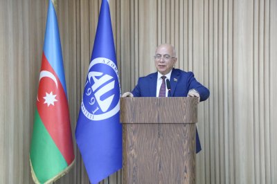 Azərbaycan Universitetində Ümummilli Lider Heydər Əliyevin anadan olmasının 102-ci ildönümü qeyd edilib