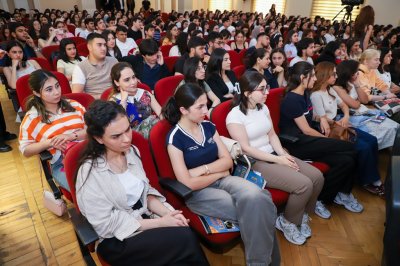 ADU tələbələri “Arşın mal alan” tamaşasını ingilis dilində oynayıblar