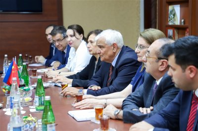 ADU-nun rektoru Çinin ölkəmizdəki səfiri ilə görüşüb