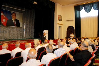 Rektor Anar Eminov Mingəçevir Dövlət Universitetinin əməkdar müəllimləri ilə görüşüb