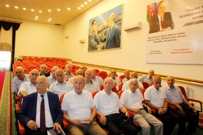 Rektor Anar Eminov Mingəçevir Dövlət Universitetinin əməkdar müəllimləri ilə görüşüb