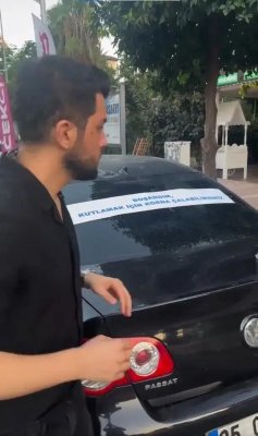 Boşanan kişinin avtomobilinə yazdığı sözlər gündəm oldu