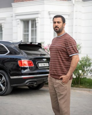 Namiq “Bentley"sini nümayiş etdirdi