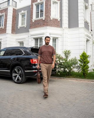 Namiq “Bentley"sini nümayiş etdirdi