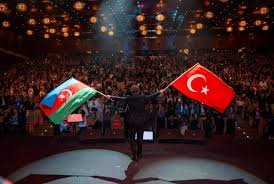 Ferhad Göçerin “Çırpınırdı Qaradəniz” ifası ayaq üstə alqışlandı Ferhad Göçerin “Çırpınırdı Qaradəniz” ifası ayaq üstə alqışlandı