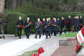 Dövlət və hökumət rəsmiləri Fəxri xiyabanı ziyarət ediblər