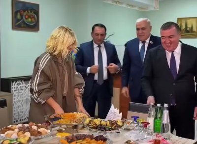 Vətəndaşı maskada, müğənnini "Maybach"da qarşılayan icra başçısı (REPLİKA)