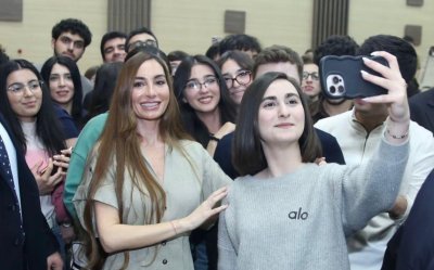 Arzu Əliyeva Bakı Ali Neft Məktəbində 