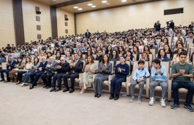 Arzu Əliyeva Bakı Ali Neft Məktəbində 