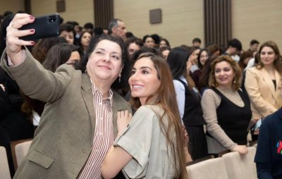 Arzu Əliyeva Bakı Ali Neft Məktəbində 