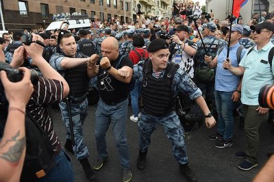 Moskvada kütləvi etirazlar başladı - 200-dən çox insan saxlanıldı+ Yenilənir
