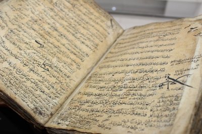 Mərkəzi Elmi Kitabxanada “Qurani-Kərim”in nüsxələri sərgilənir