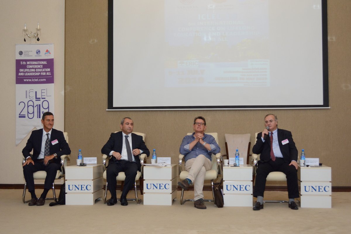 UNEC-də “Ömürboyu təhsil və liderlik” mövzusunda beynəlxalq elmi konfrans keçirilib