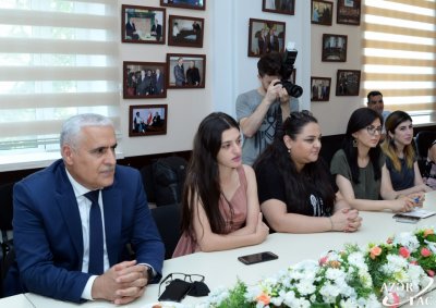 Azərbaycan Dillər Universitetində media nümayəndələri mükafatlandırılıb