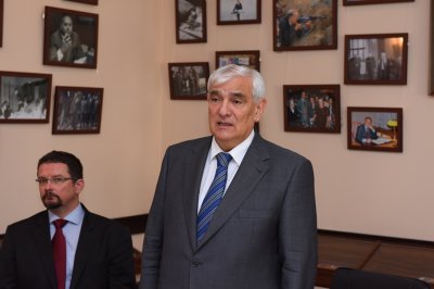 Macarıstan Prezidenti Kamal Abdullanı “Zabit Xaçı” ali ordeni ilə təltif edib