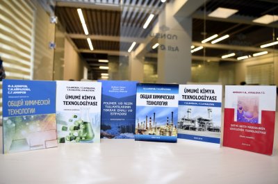 ADNSU: Professor Fariz Əmirovun kitabları təqdim olunub