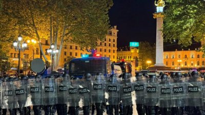 SON DƏQİQƏ! Parlament qarşısında vəziyyət gərginləşib (FOTO)