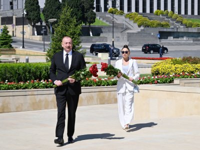 Prezident və birinci xanım Həzi Aslanovun məzarını ziyarət edib