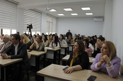 BDU-nun Nobel Sülh mükafatçısı olan məzunu tələbə-jurnalistlərlə görüşüb