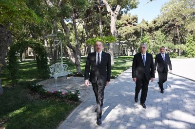 Prezident İlham Əliyev Bakıda əsaslı şəkildə yenidən qurulan Nərimanov parkının açılışında iştirak edib