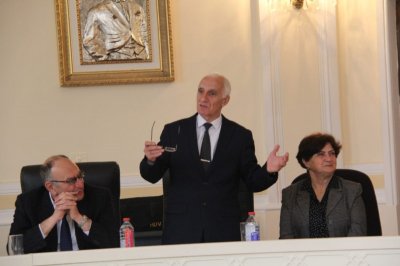 Pünhan Şükürün yeni kitabının “imza günü” keçirilib