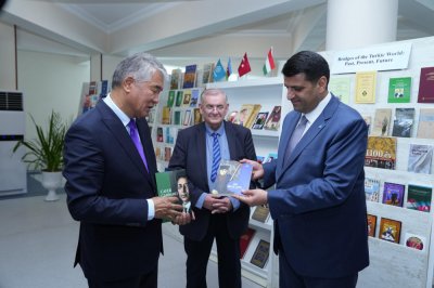 NDU-da Macarıstanın dünya şöhrətli yazıçısı və dövlət xadimi Şandor Lejakın kitablarının təqdimatı olub