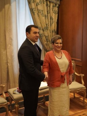 Nazir Afaq Bəşirqızına ordenini təqdim etdi- Fotolar