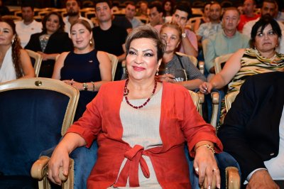 Nazir Afaq Bəşirqızına ordenini təqdim etdi- Fotolar
