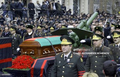 Heydər Əliyevin dəfn günündən TARİXİ FOTOLAR