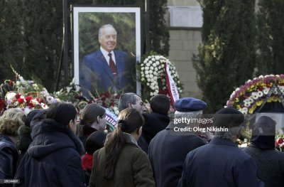 Heydər Əliyevin dəfn günündən TARİXİ FOTOLAR