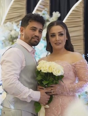 Müğənni həmkarı ilə nişanlandı