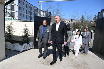 Prezident ailəsi ilə onlara qonaq getdi